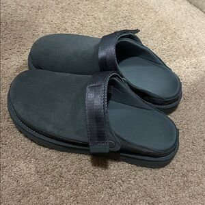 NWOT women’s size 9 Ugg Golden Star Clogs in Rainstorm color way